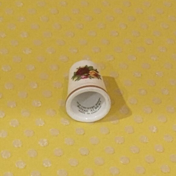 Vintage Royal Albert Old Country Roses Bone China Thimble - Picture 2 of 3